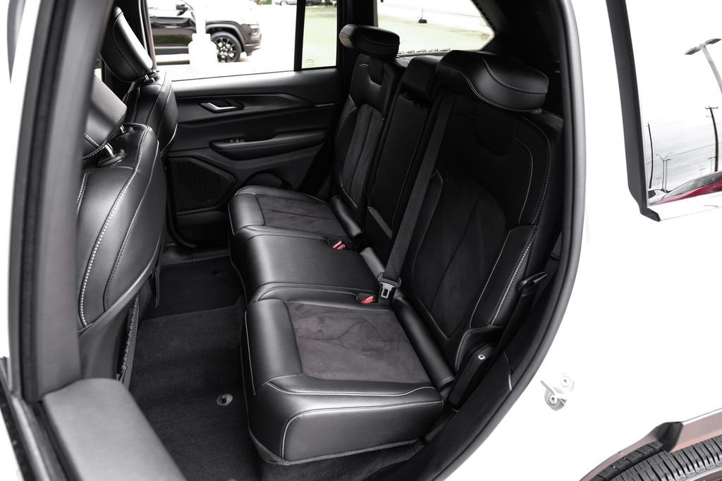 Used 2023 Jeep Grand Cherokee Altitude AWD/4WD image 49