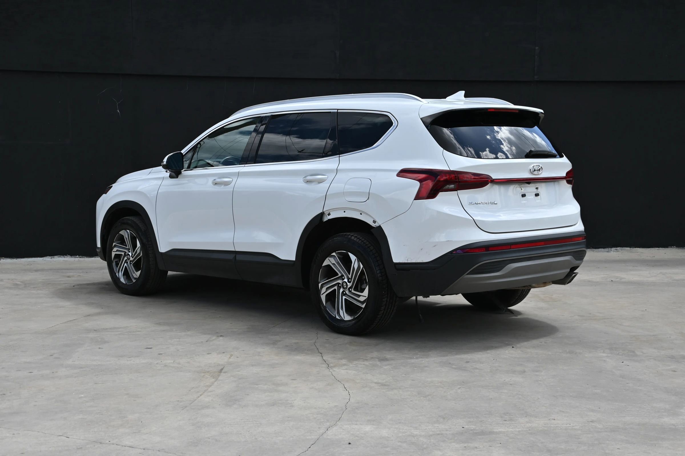 Used 2023 Hyundai Santa Fe SEL image 4