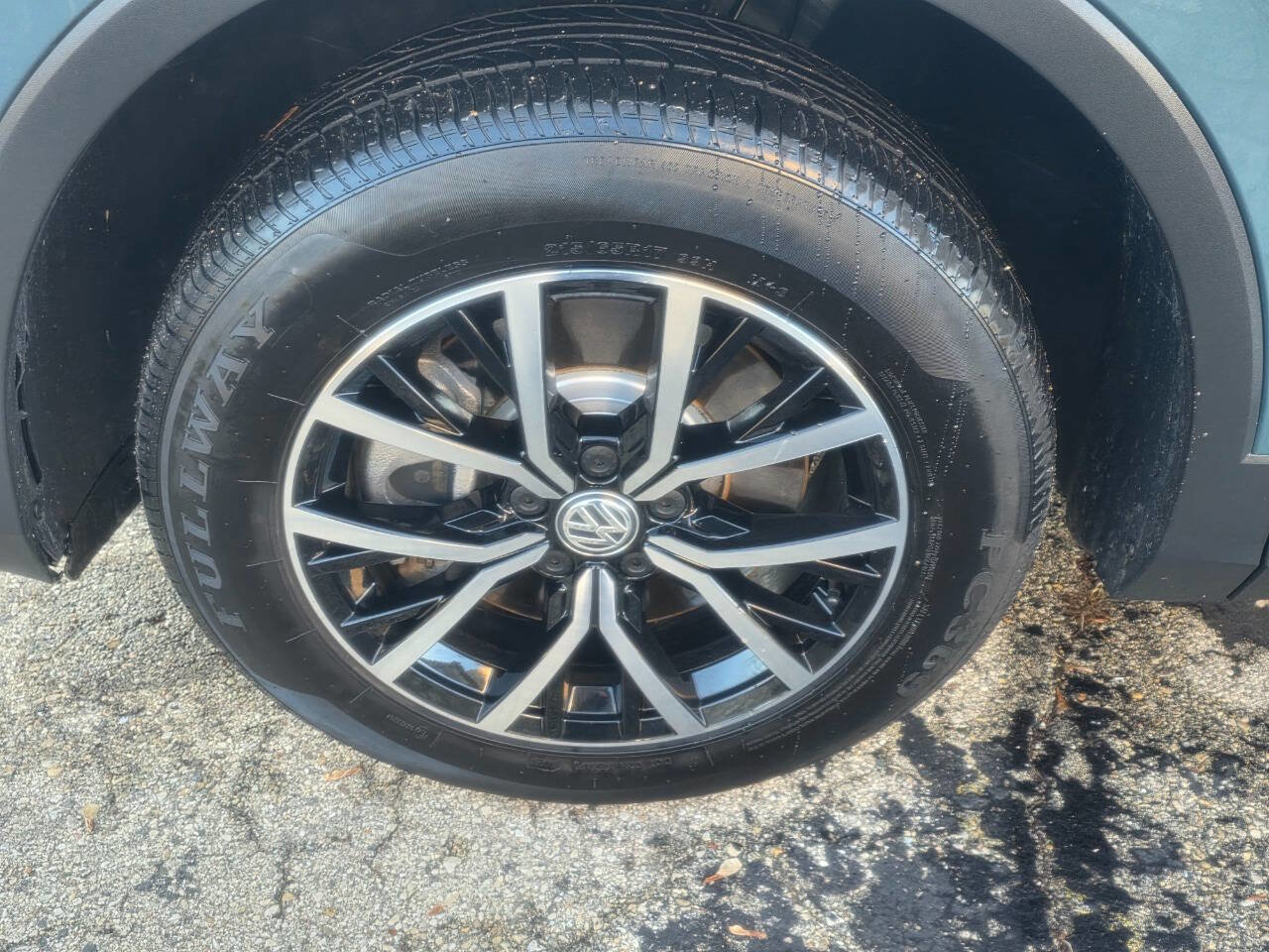 Used 2021 Volkswagen Tiguan SE 4dr SUV image 29