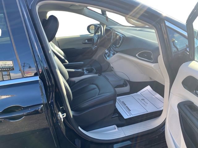 Used 2024 Chrysler Pacifica Touring-L FWD image 17