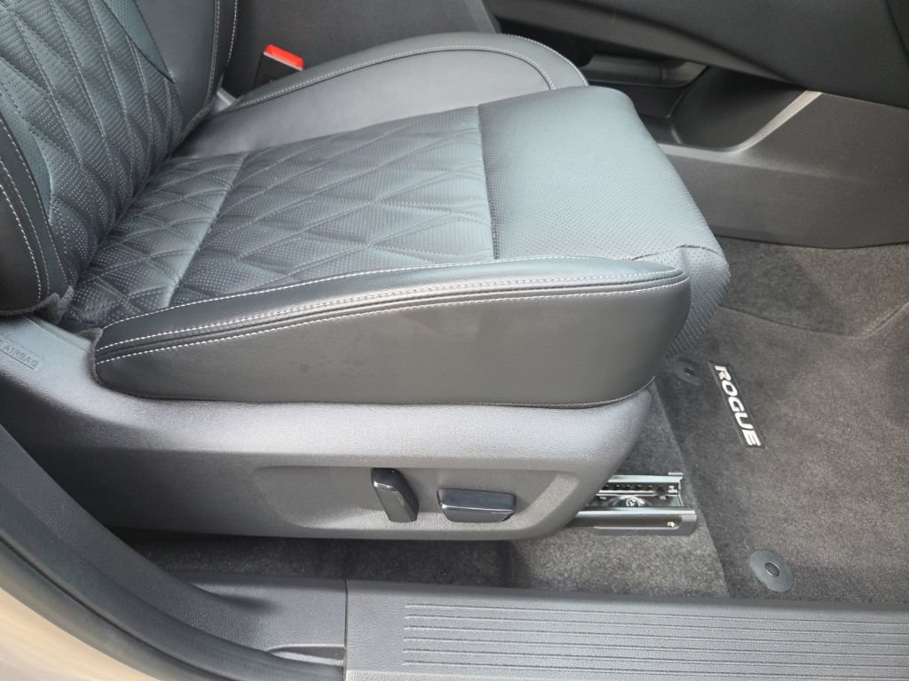 Used 2026 Nissan Rogue Platinum w/ Platinum Premium Package AWD/4WD image 43