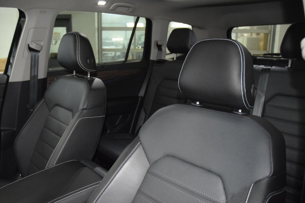 Used 2025 Volkswagen Atlas SEL AWD/4WD image 39