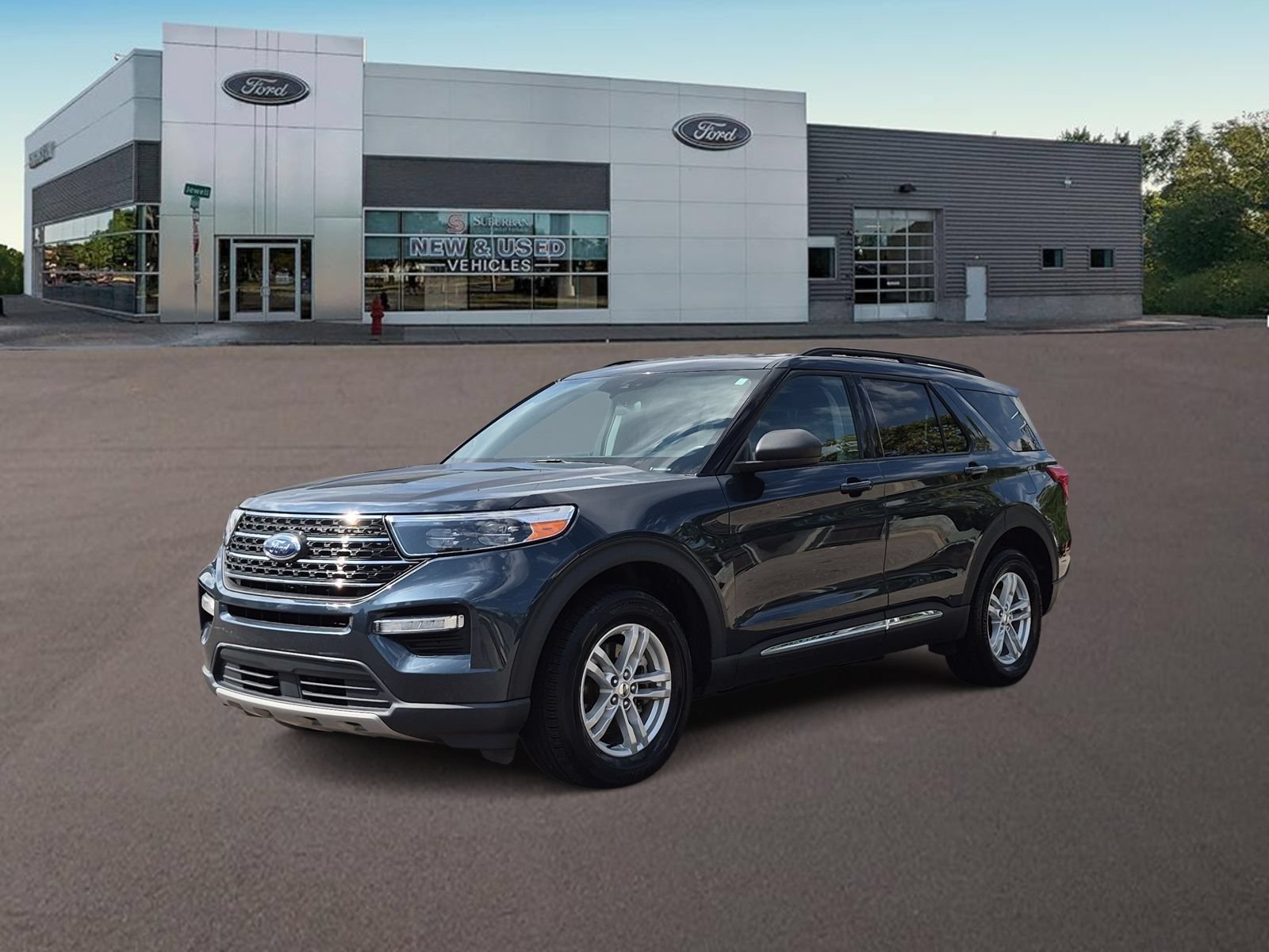 Used 2023 Ford Explorer XLT w/ Equipment Group 202A AWD/4WD image 5