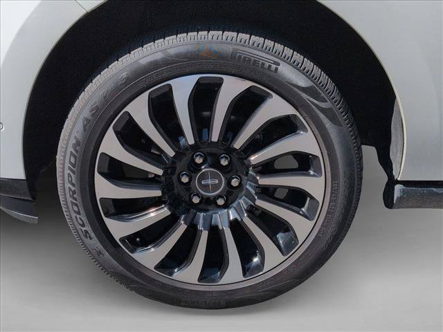 Used 2022 Lincoln Navigator L Black Label AWD/4WD image 10
