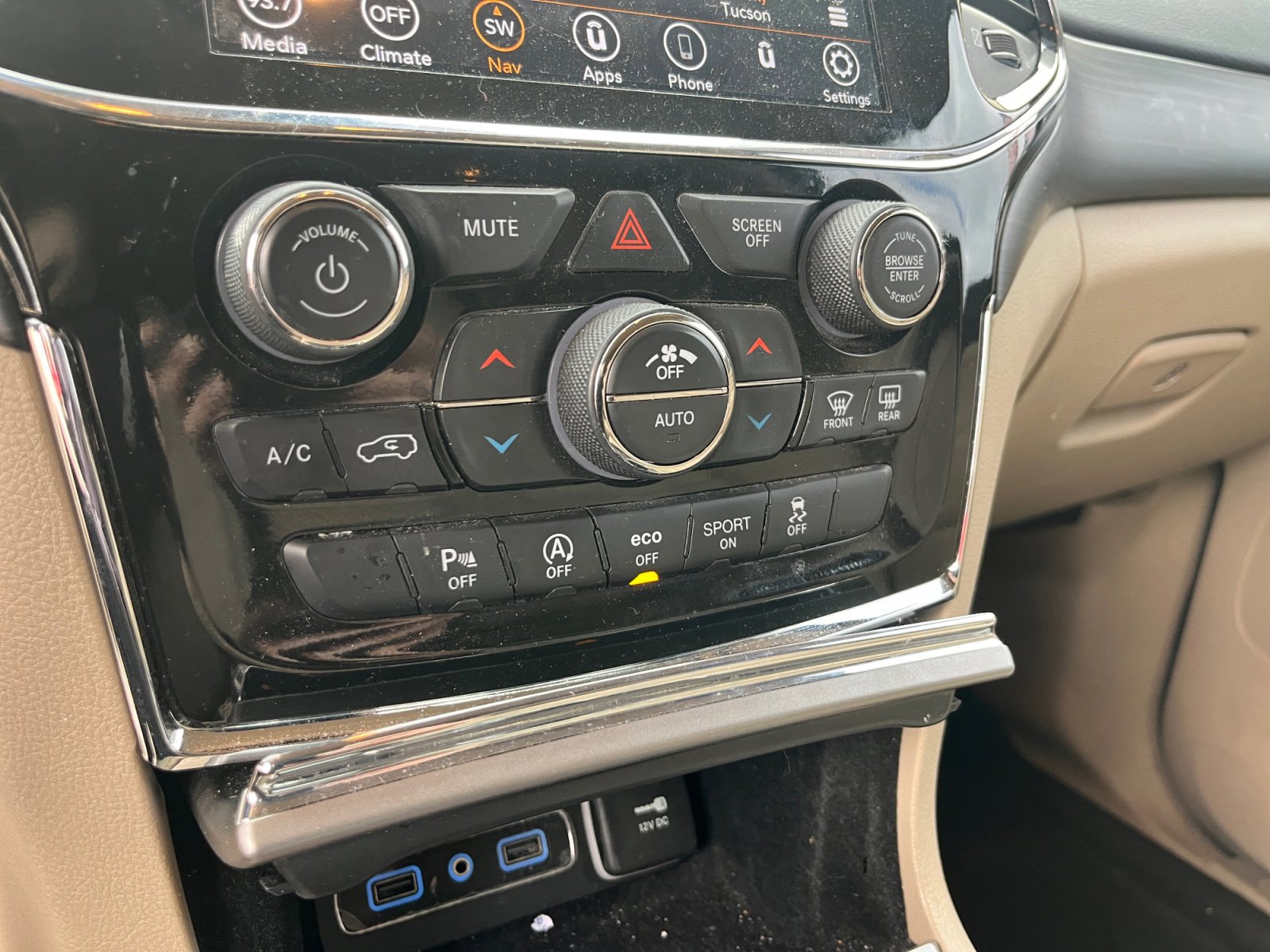 Certified 2022 Jeep Grand Cherokee Laredo E image 30