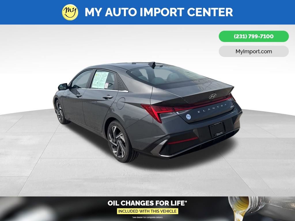 Used 2024 Hyundai Elantra Limited FWD image 5