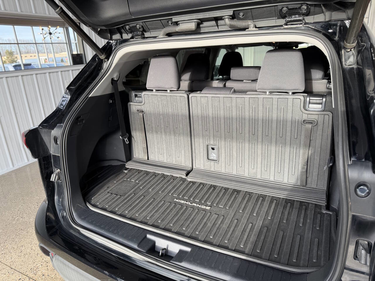 Used 2020 Toyota Highlander LE image 32