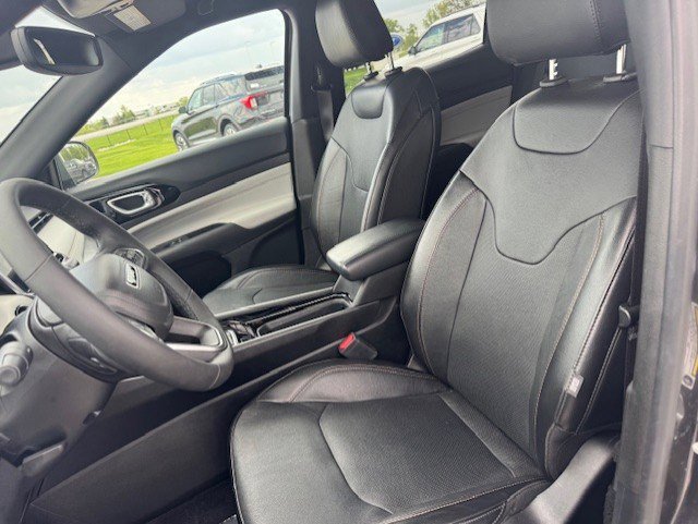 Used 2023 Jeep Compass Limited AWD/4WD image 12