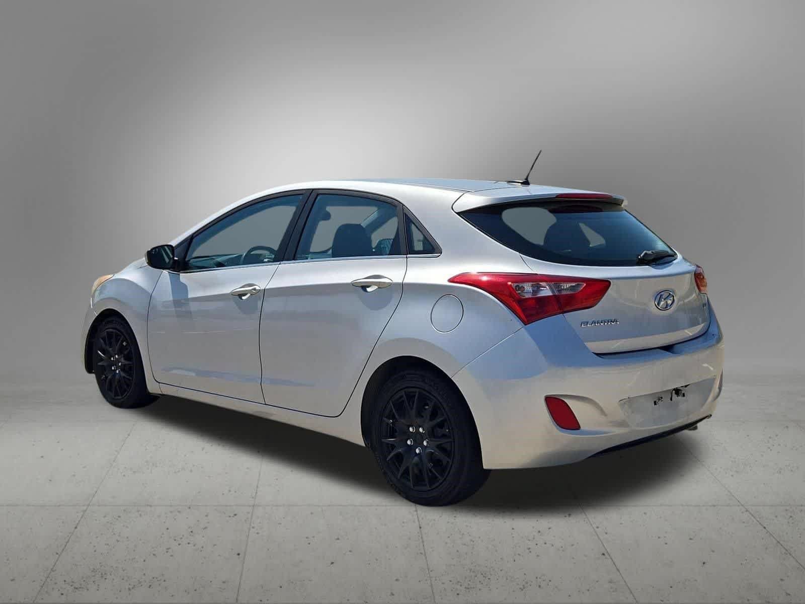 Used 2017 Hyundai Elantra GT FWD image 4