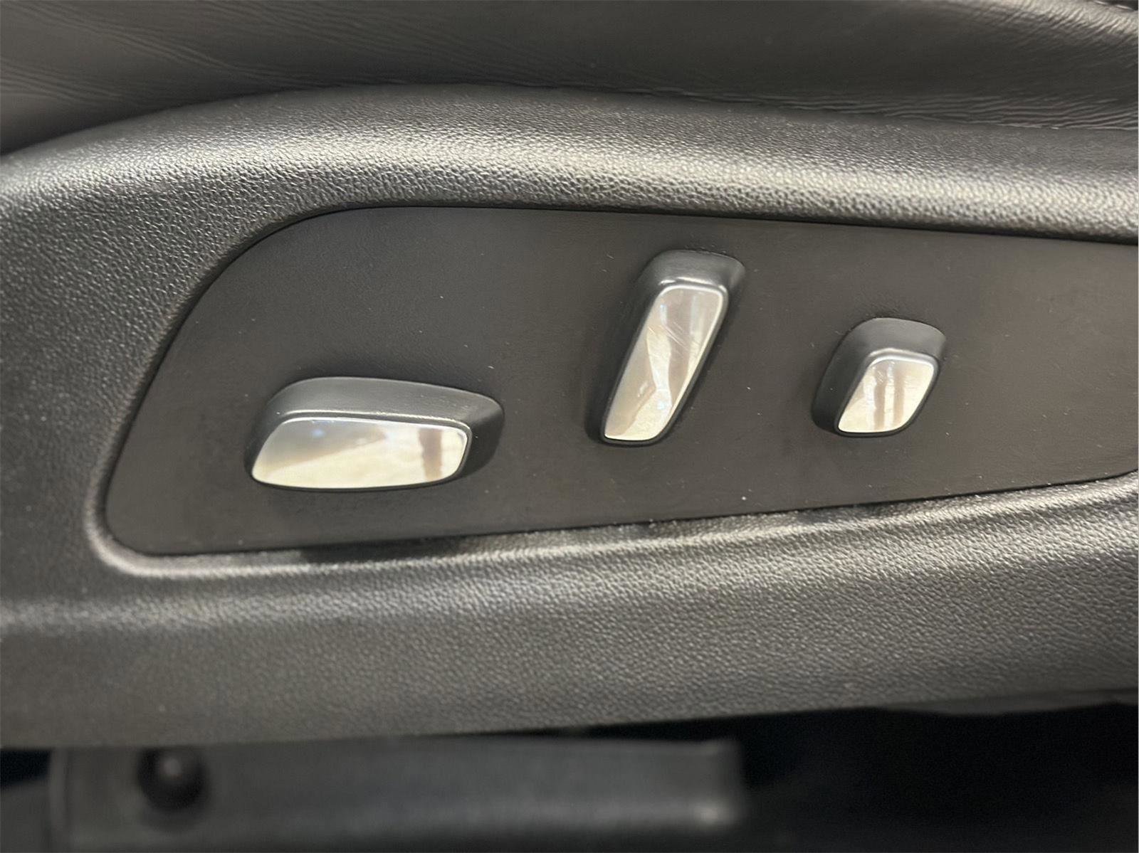 Certified 2020 Cadillac XT6 Premium Luxury w/ Platinum Package image 43