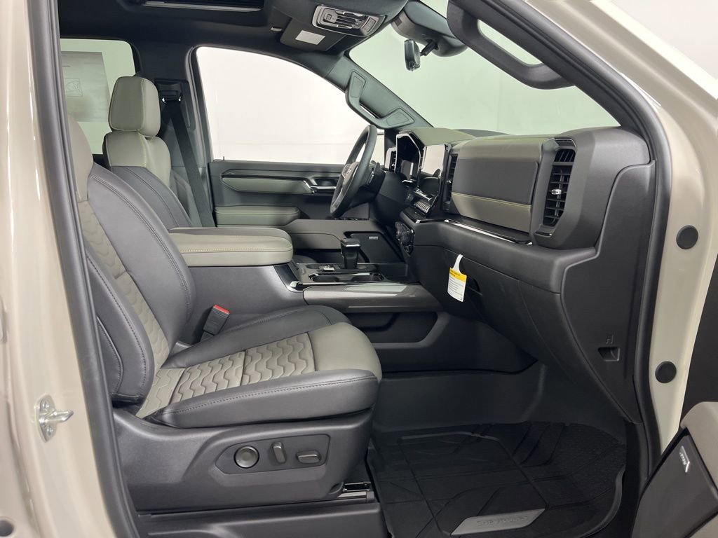 New 2026 Chevrolet Silverado 1500 ZR2 image 9