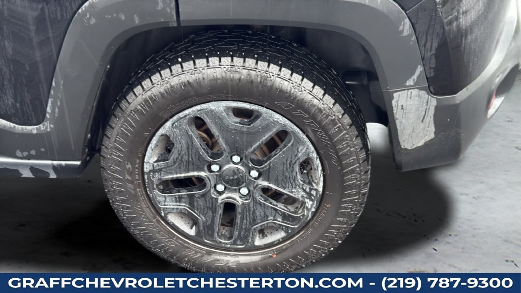 Used 2017 Jeep Renegade Trailhawk AWD/4WD image 33