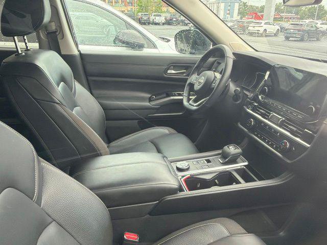 Used 2024 Nissan Pathfinder SL w/ SL Premium Package AWD/4WD image 6