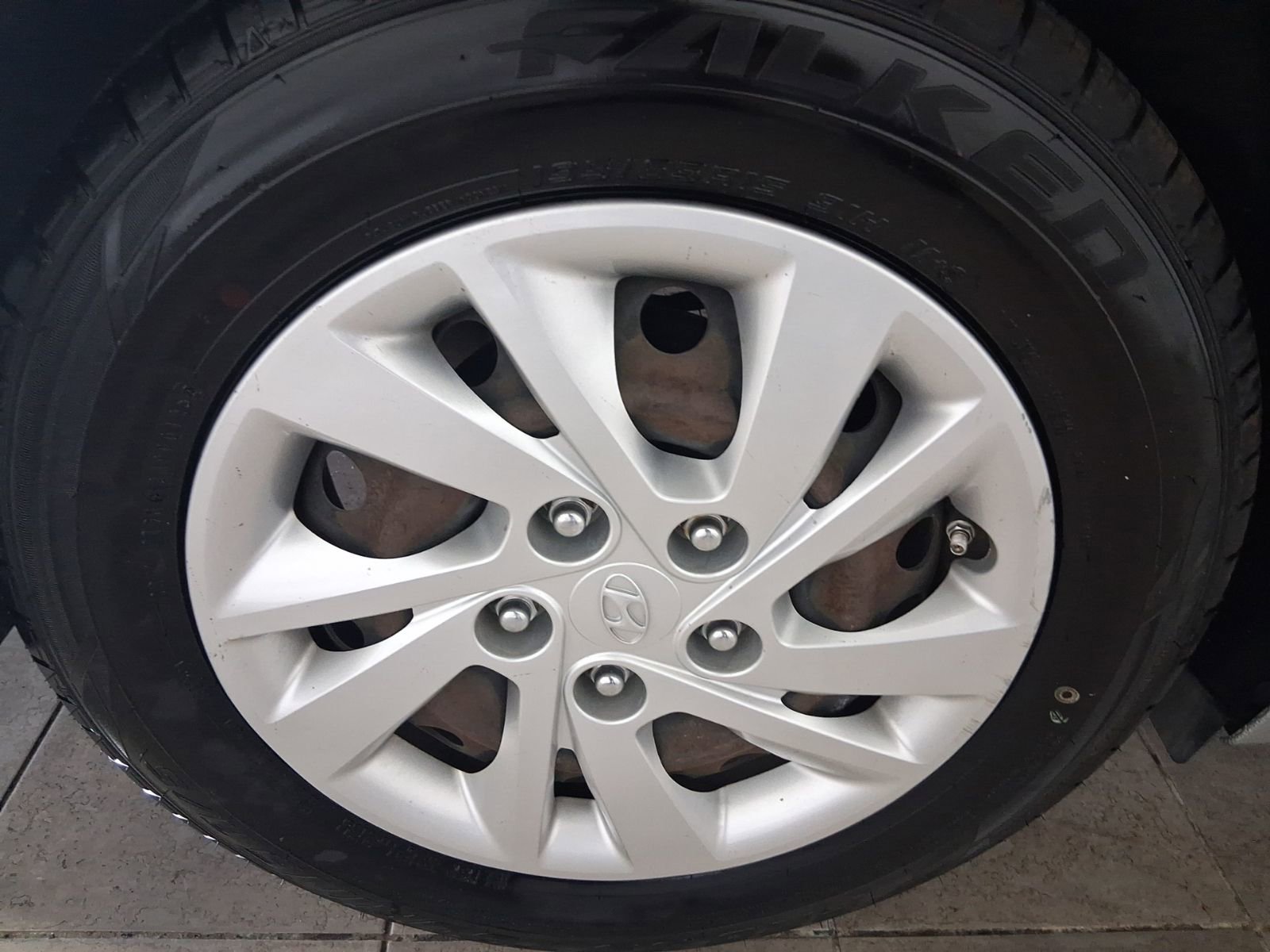 Used 2017 Hyundai Elantra SE image 12