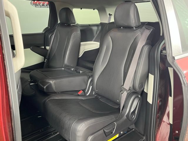 Used 2024 Kia Carnival EX FWD image 26