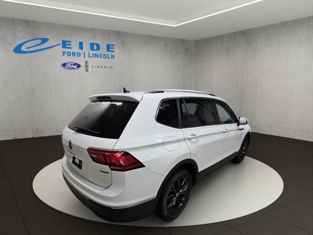 Used 2024 Volkswagen Tiguan SE AWD/4WD image 9