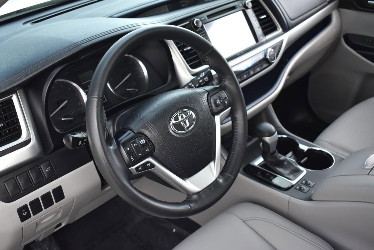 Used 2015 Toyota Highlander XLE AWD/4WD image 35