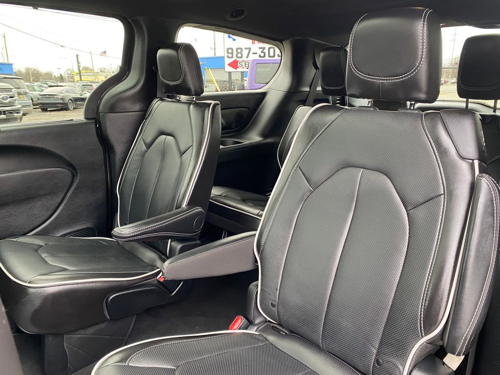 Used 2026 Chrysler Pacifica Limited image 16