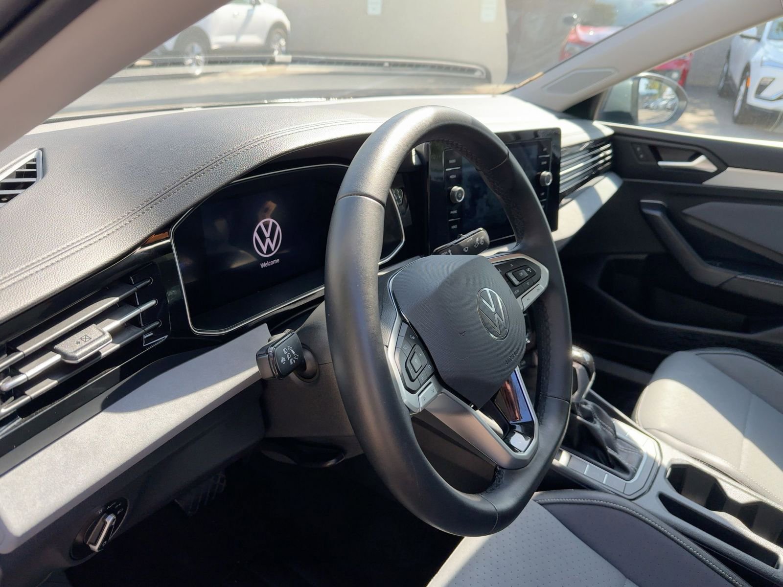 Used 2025 Volkswagen Jetta SE image 25