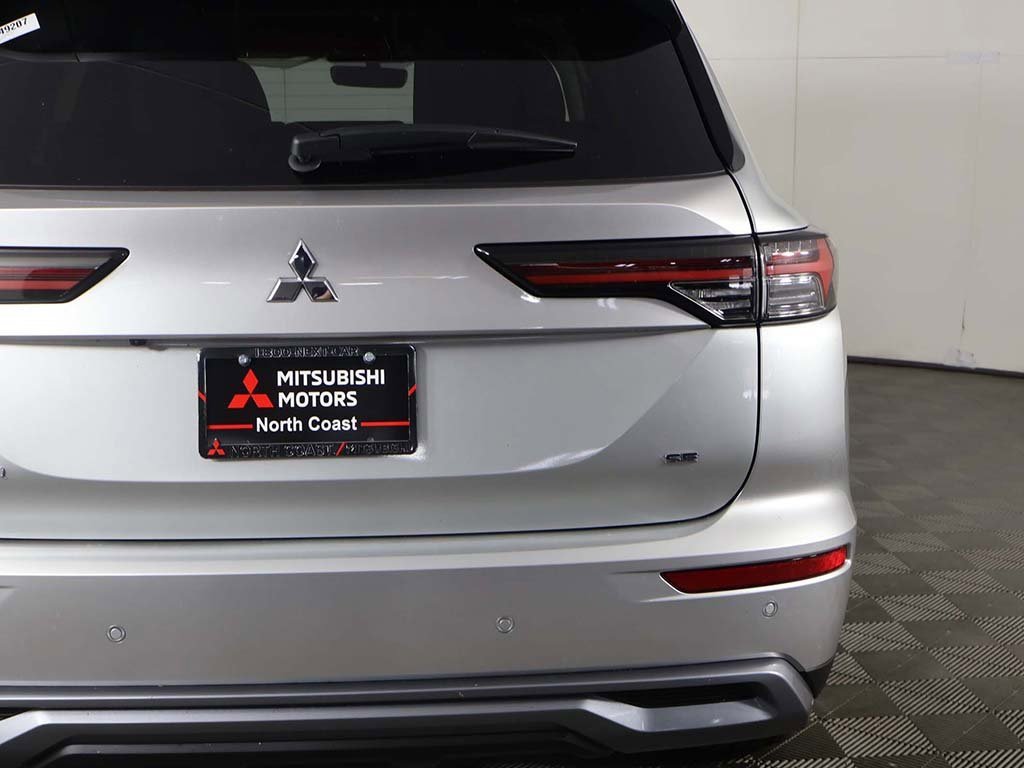 New 2025 Mitsubishi Outlander SE image 19