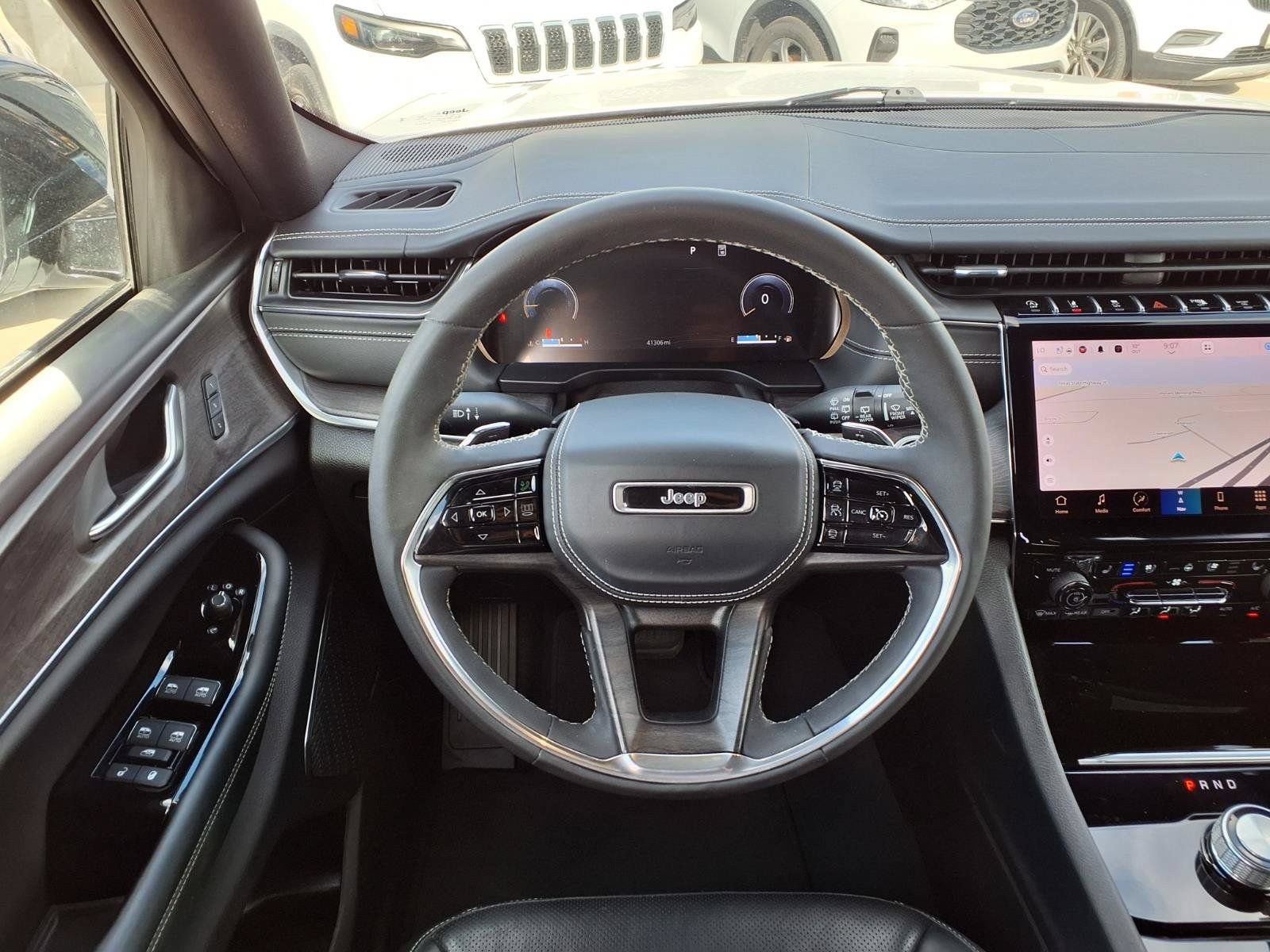 Used 2023 Jeep Grand Cherokee Overland RWD image 16