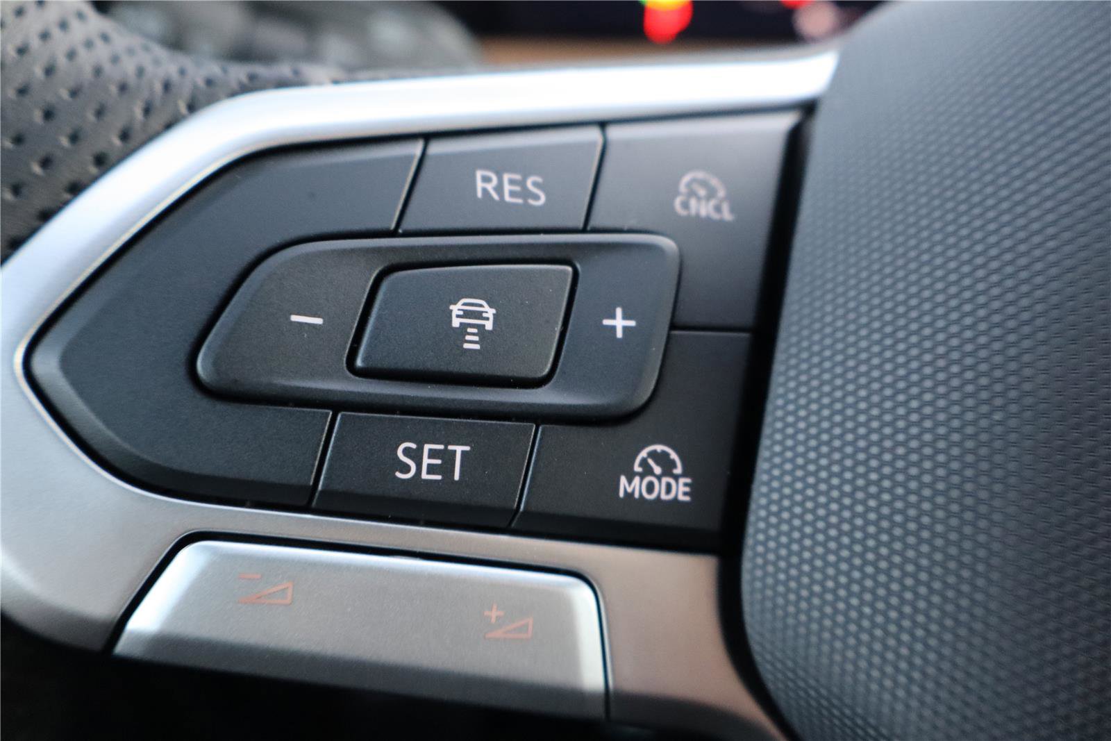 New 2026 Volkswagen Tiguan SEL R-Line image 16