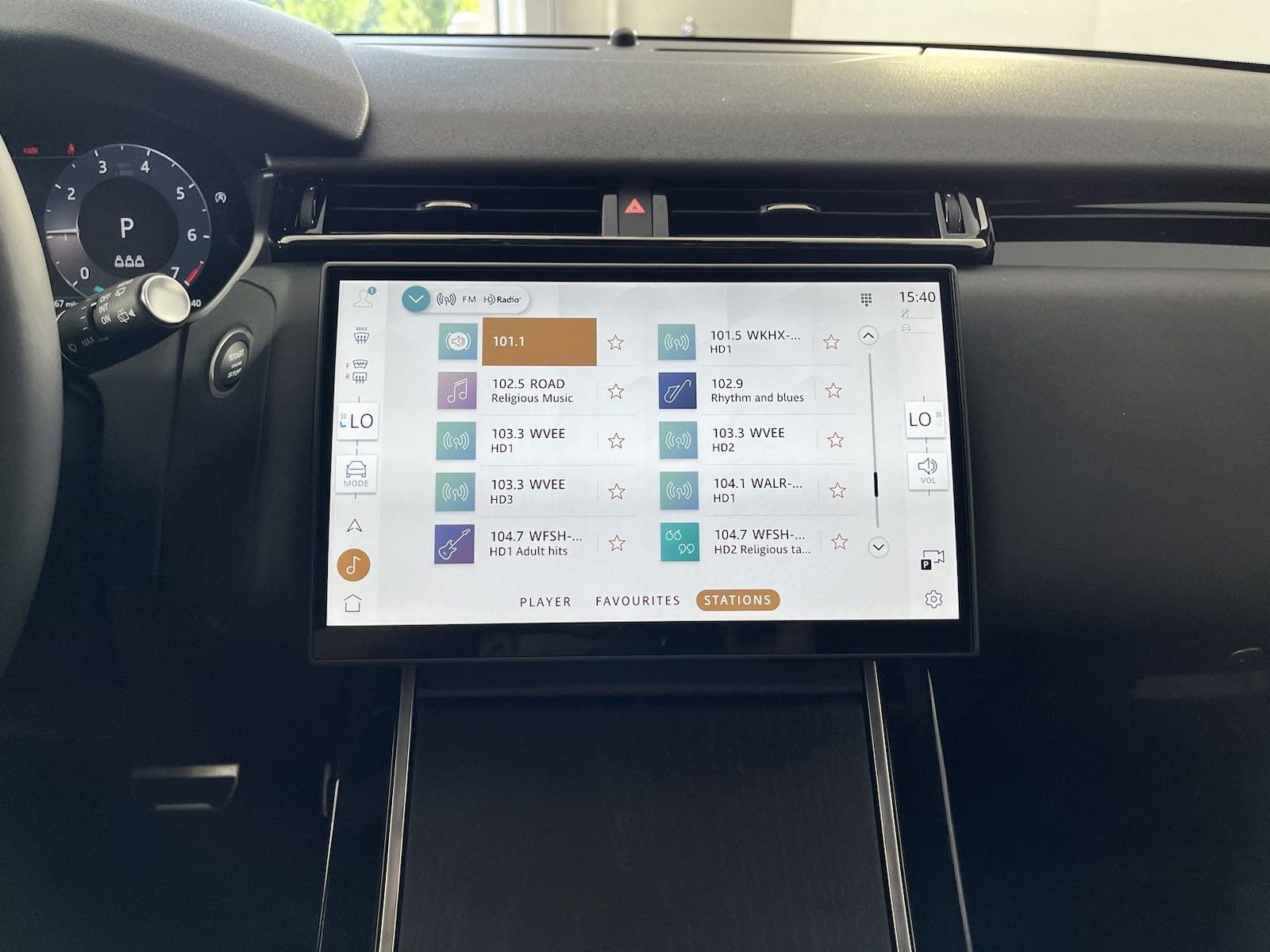 Used 2025 Land Rover Range Rover Velar Dynamic SE image 21