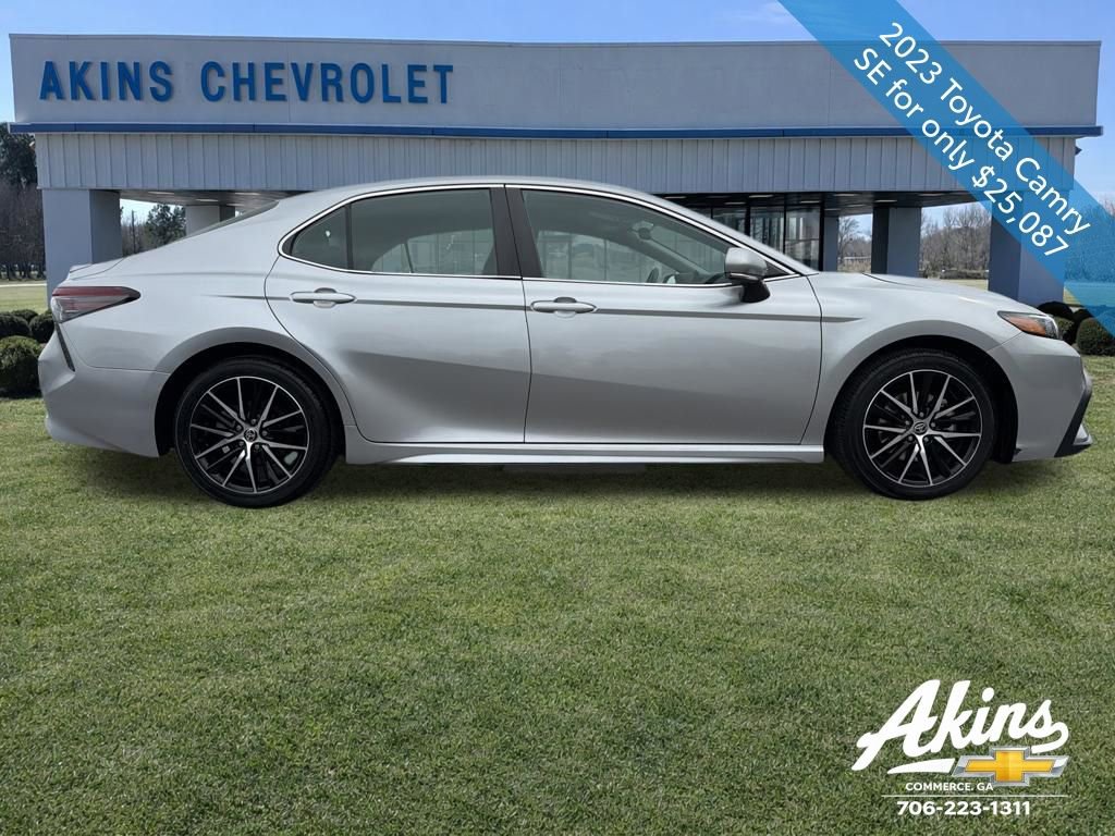 Used 2023 Toyota Camry SE image 4