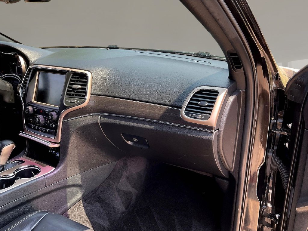 Used 2016 Jeep Grand Cherokee Limited AWD/4WD image 26