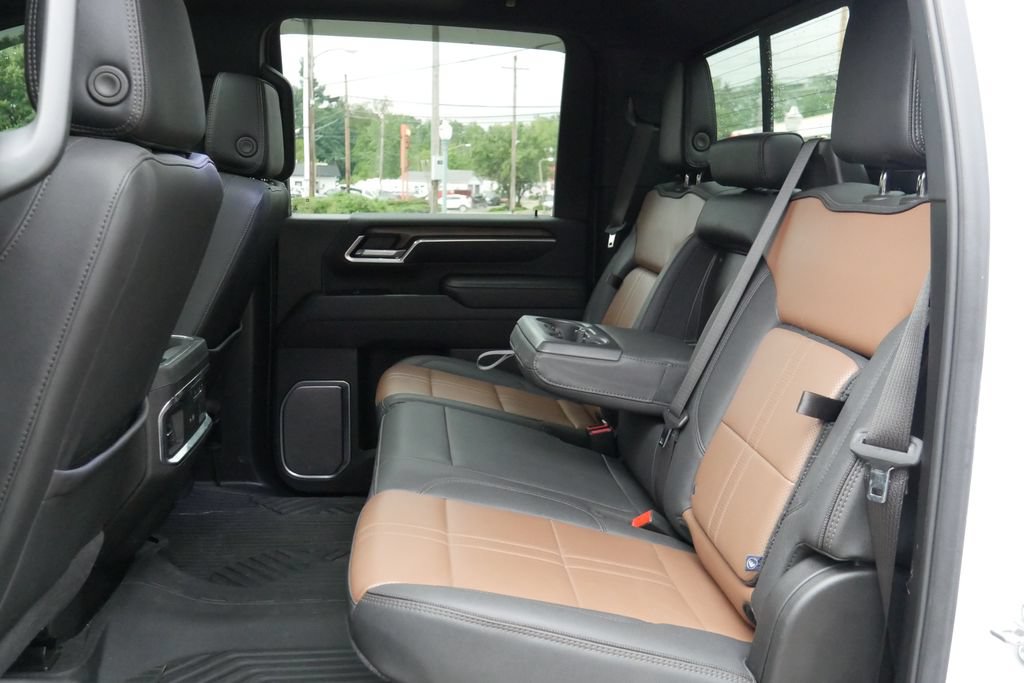Used 2025 Chevrolet Silverado 3500 High Country w/ Technology Package AWD/4WD image 14