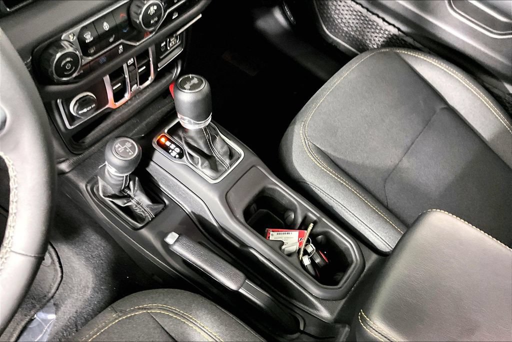 Used 2025 Jeep Wrangler Unlimited Sahara AWD/4WD image 17