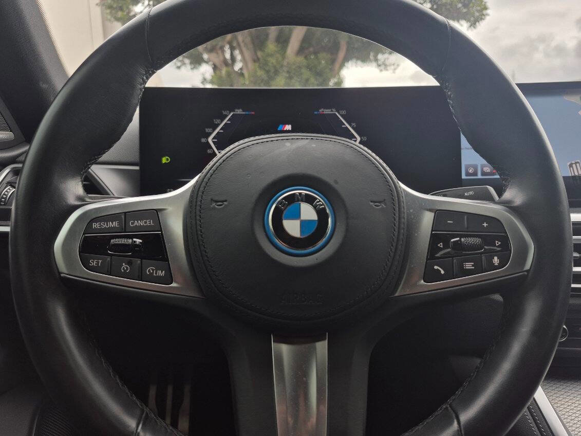 Used 2023 BMW i4 eDrive40 w/ M Sport Package image 11