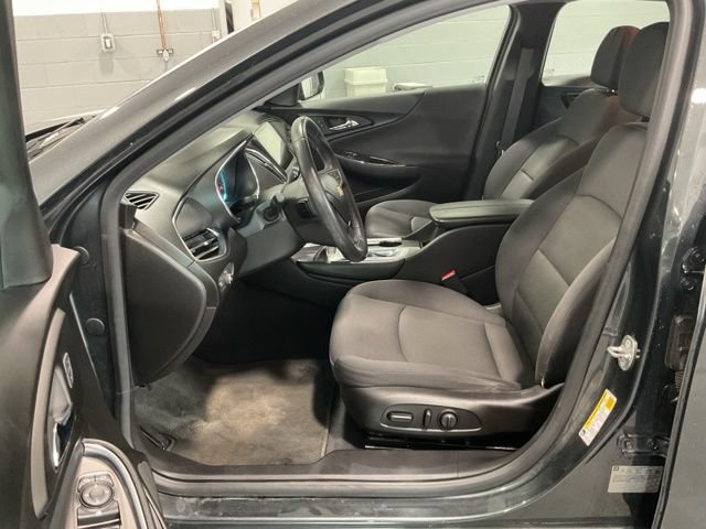 Used 2017 Chevrolet Malibu LT FWD image 18