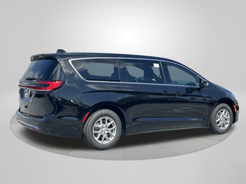 New 2025 Chrysler Pacifica Select w/ Uconnect Theater Family Group image 6