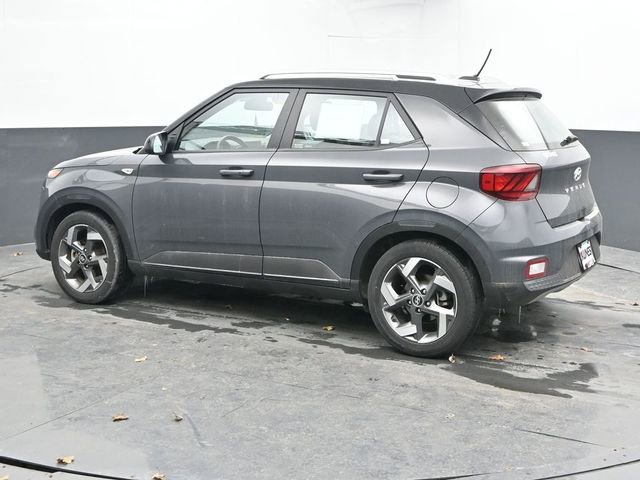 Used 2023 Hyundai Venue Limited image 7