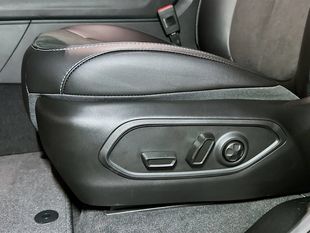 New 2025 Jeep Grand Cherokee Altitude AWD/4WD image 13
