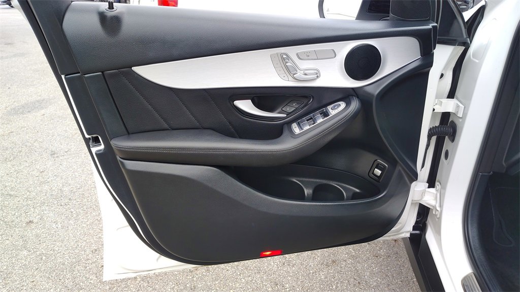 Used 2022 Mercedes-Benz GLC 300 4MATIC image 7