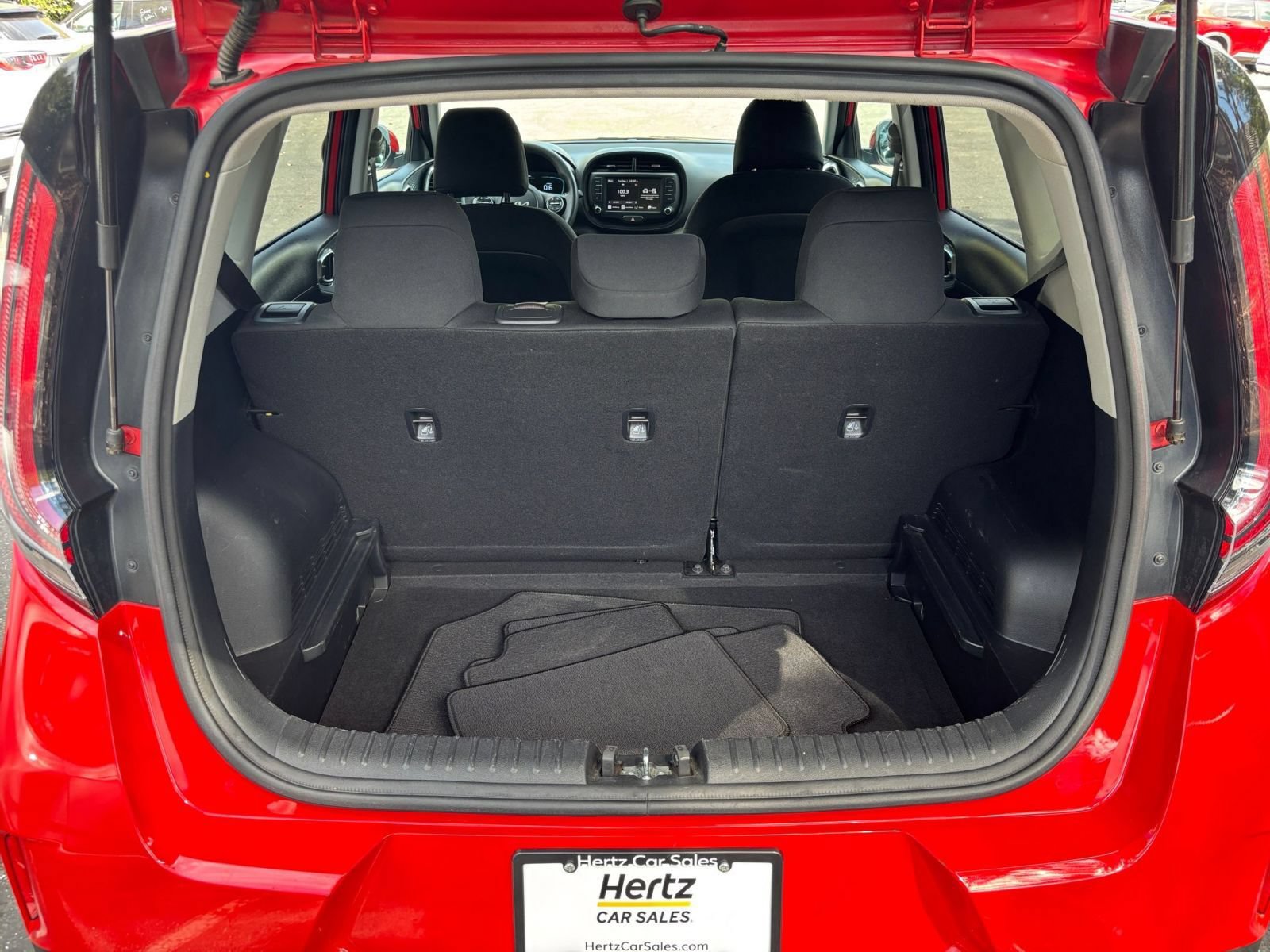 Used 2025 Kia Soul LX w/ LX Technology Package FWD image 28