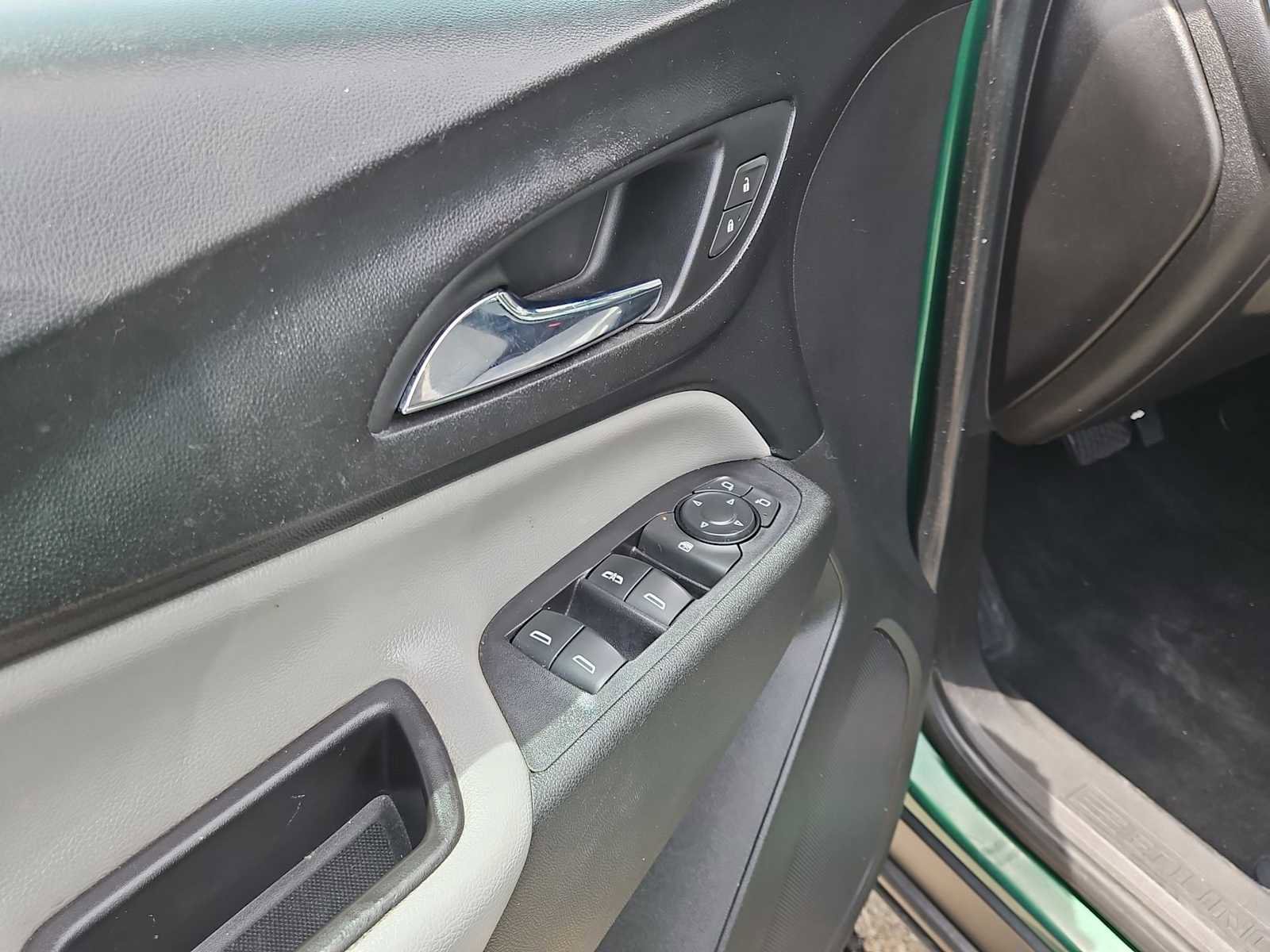 Used 2018 Chevrolet Equinox LS FWD image 18
