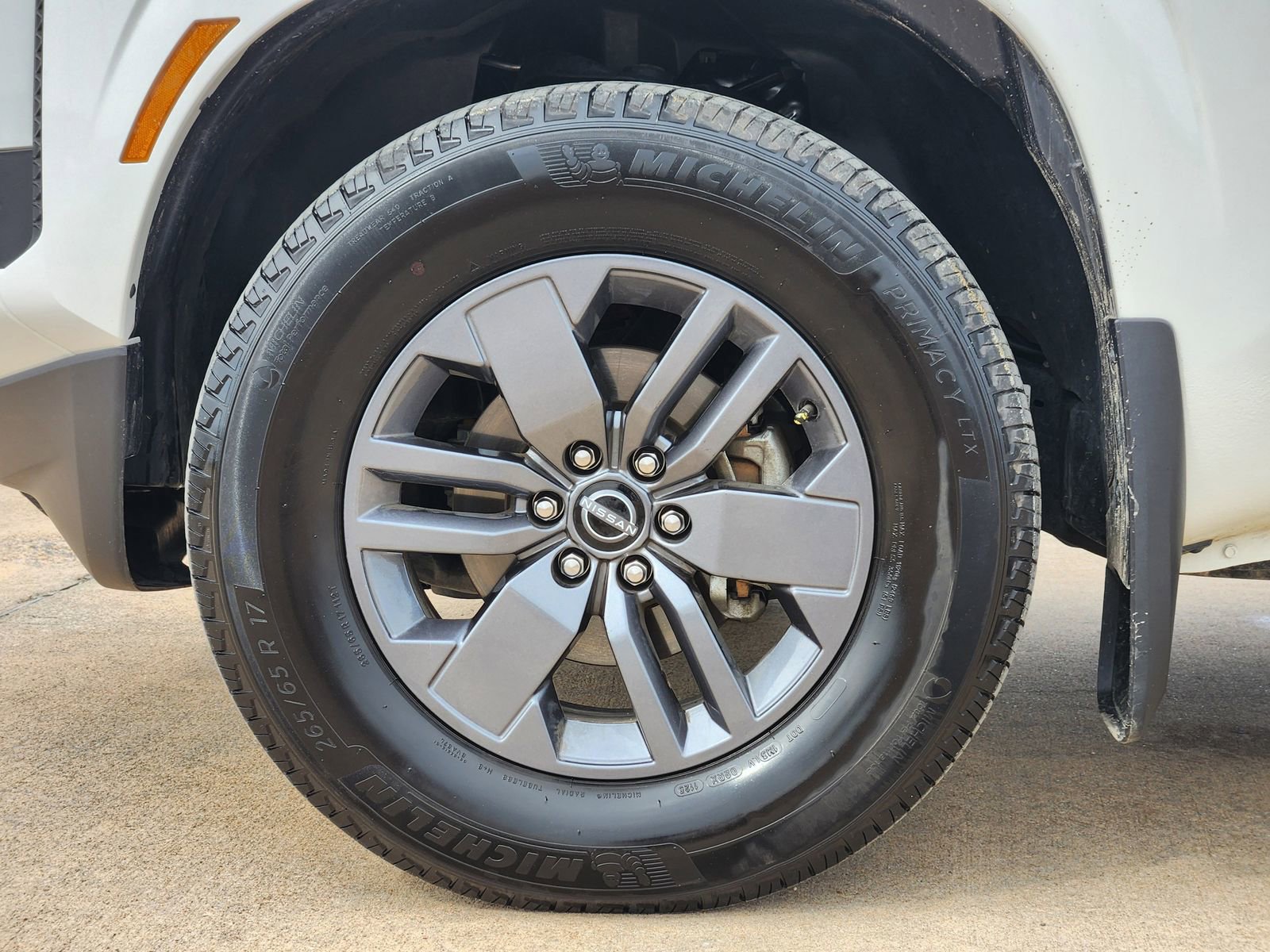 Used 2025 Nissan Frontier SV w/ SV Convenience Package image 14