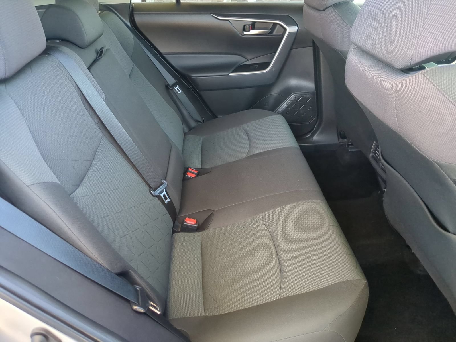 Used 2025 Toyota RAV4 XLE FWD image 26