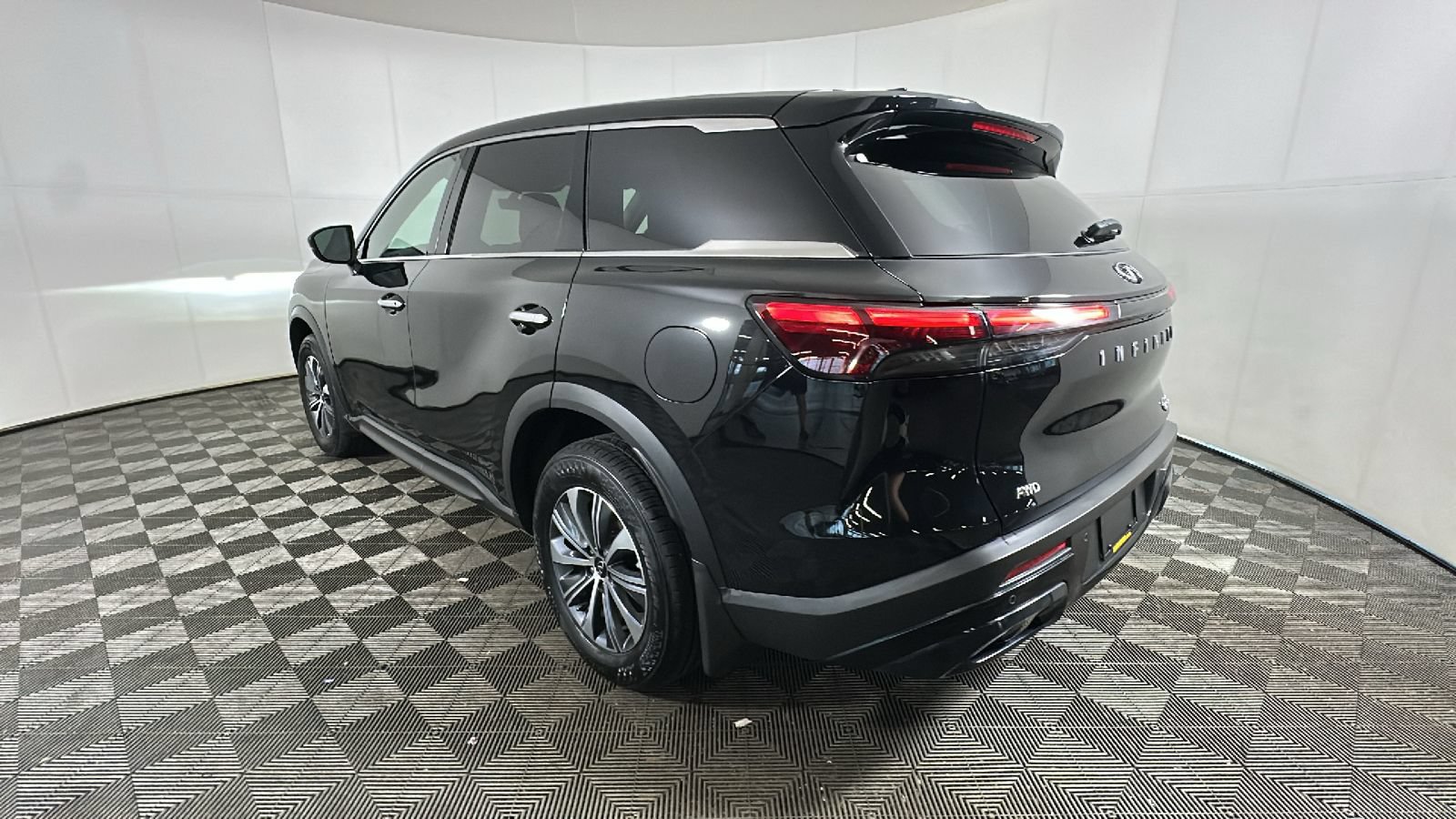 Used 2025 INFINITI QX60 Pure AWD/4WD image 4