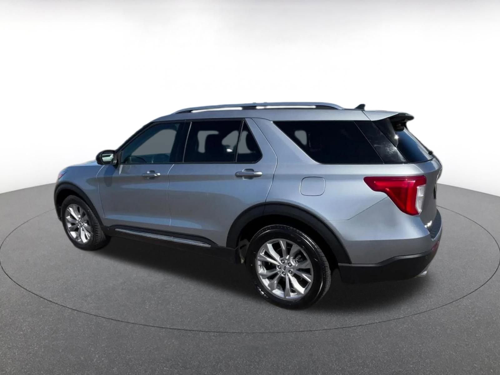 Used 2023 Ford Explorer Limited image 9