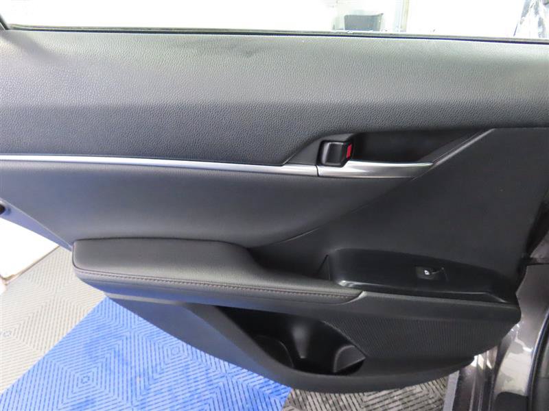 Used 2020 Toyota Camry XLE FWD image 28