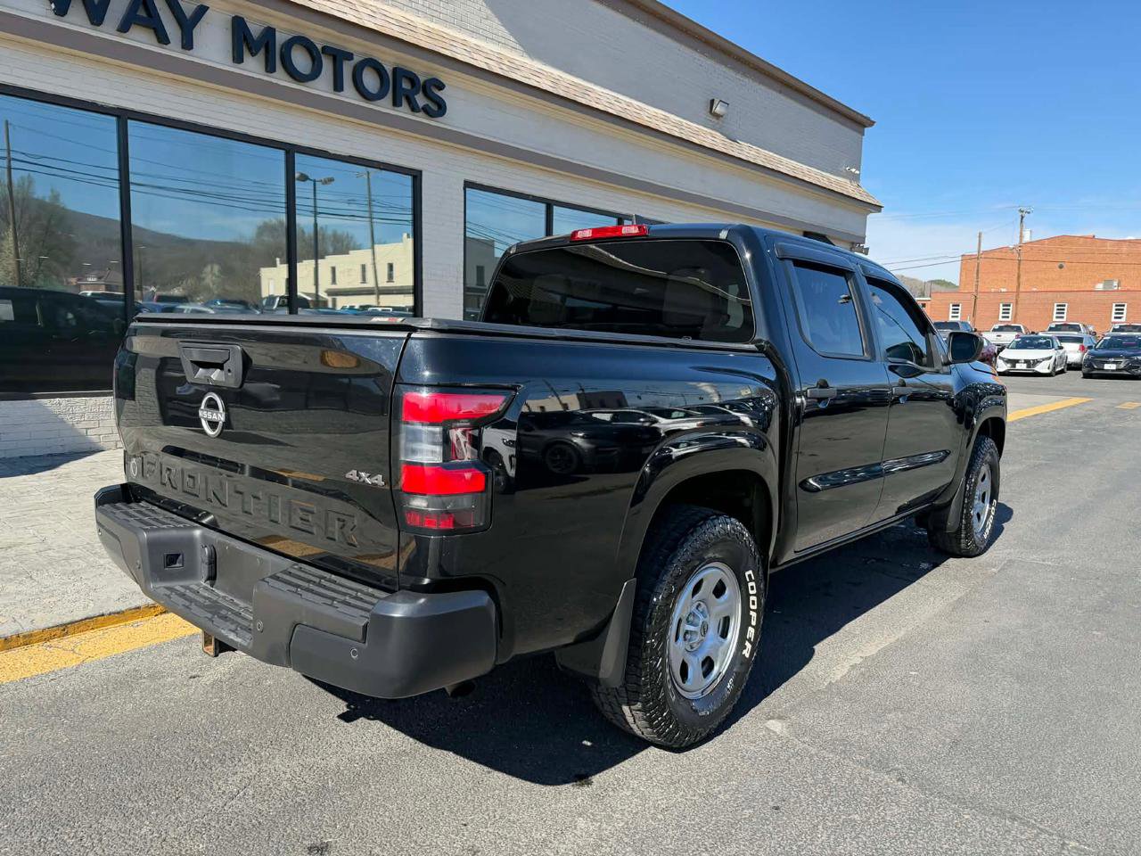 Used 2022 Nissan Frontier S w/ Technology Package image 3
