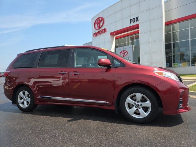 Used 2019 Toyota Sienna LE w/ LE Preferred Package FWD image 1