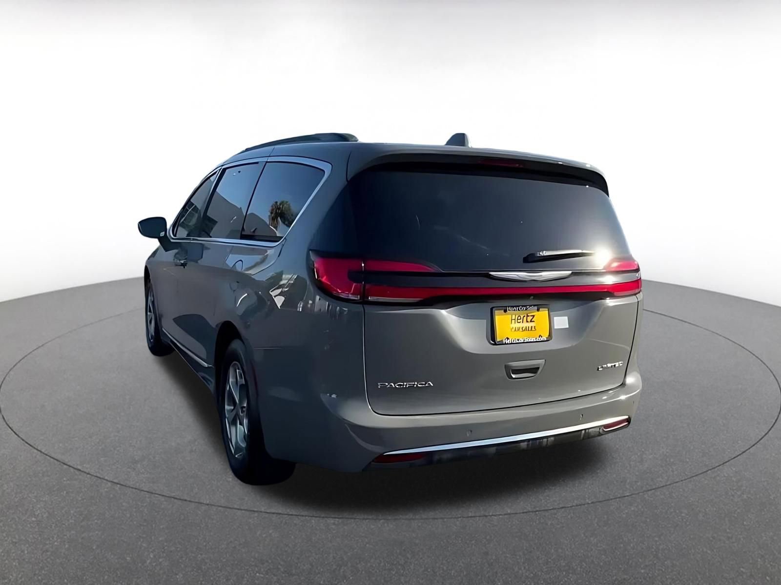 Used 2022 Chrysler Pacifica Limited FWD image 11