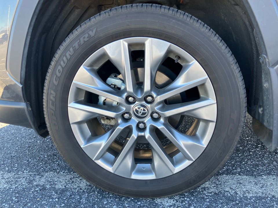 Used 2024 Toyota RAV4 XLE Premium image 31