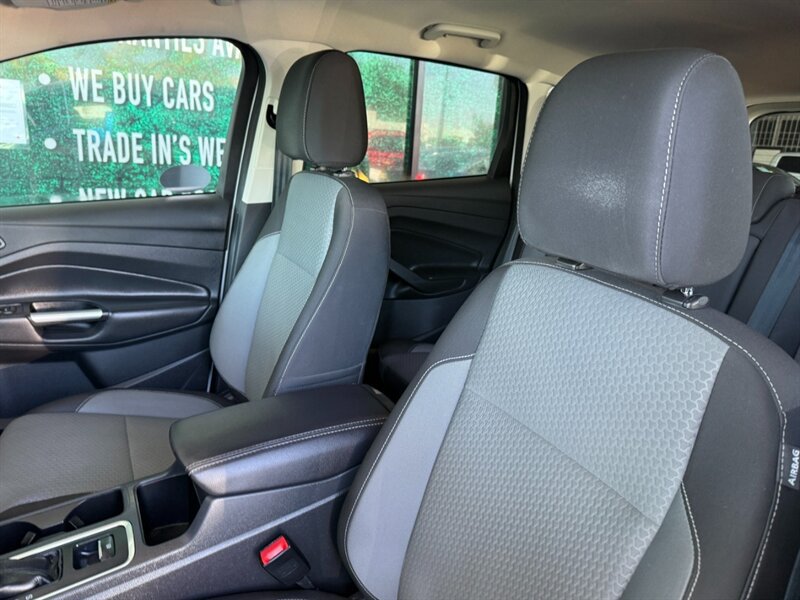 Used 2017 Ford Escape SE FWD image 18