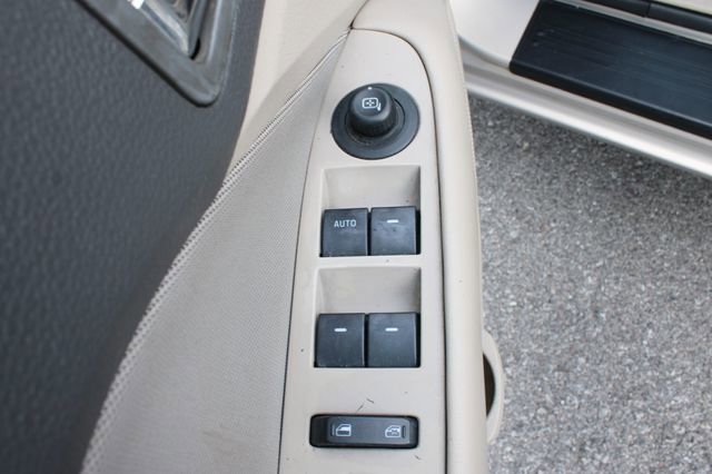 Used 2010 Ford Fusion SE FWD image 11